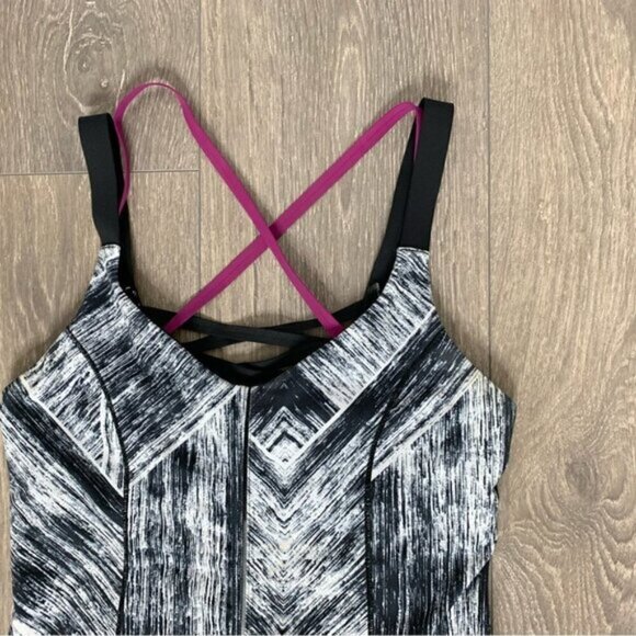 Lululemon Hot To Street Tank Top Heat Wave White Black Black Regal Plum Size 4 - Picture 6 of 12